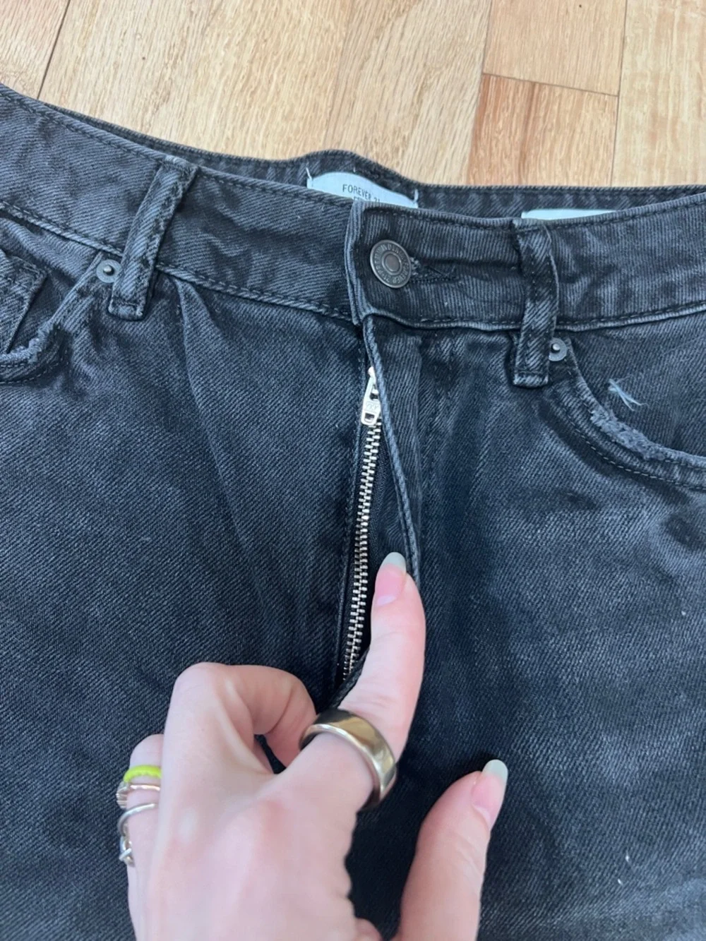 Forever 21‎ Black Denim 90s Fit Jean Shorts Womens 30